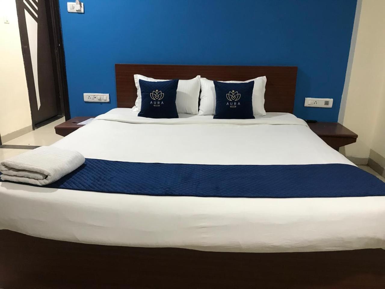 Hotel Aura Inn 인도르 외부 사진