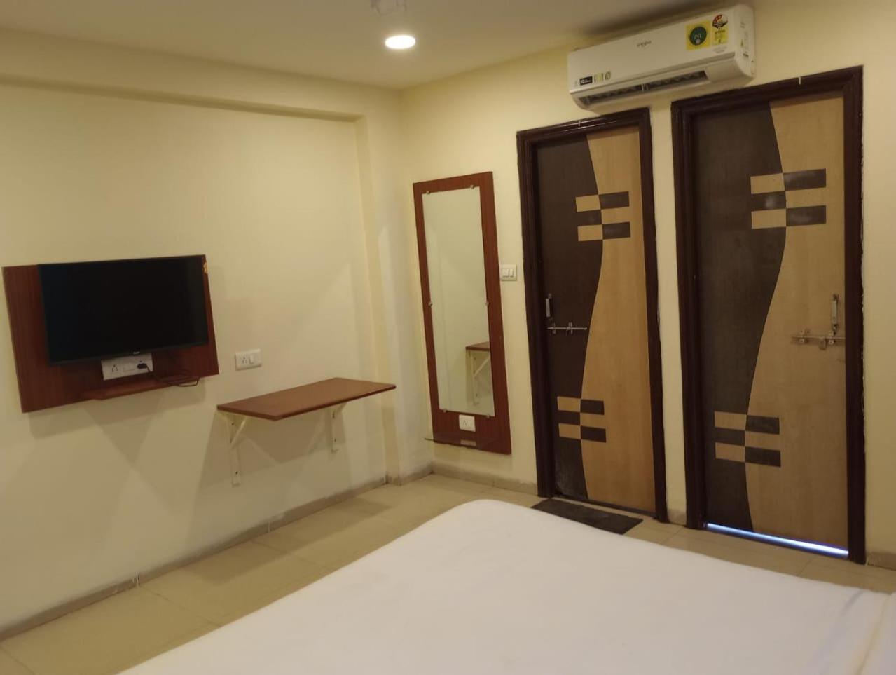 Hotel Aura Inn 인도르 외부 사진